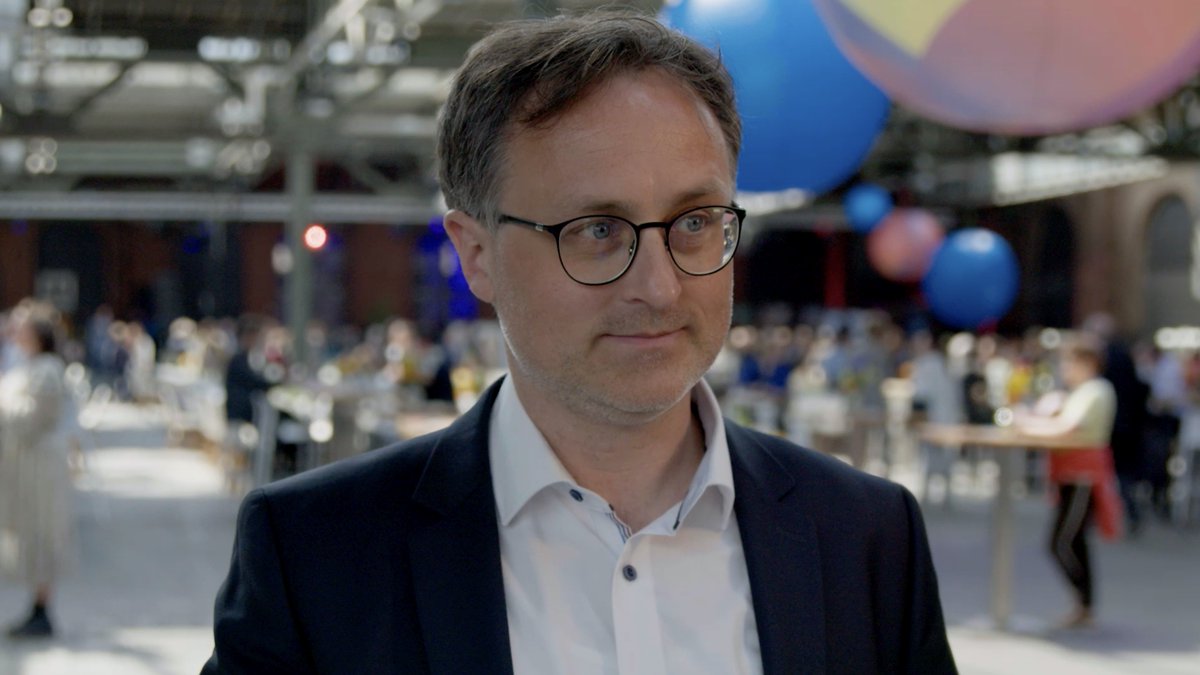 Im Bereich des Stiftungswesens kommen oft rechtliche Fragen auf. Franz-Martin Schäfer von der <a href="/D_S_E_E/">Deutsche Stiftung für Engagement und Ehrenamt</a> berät ehrenamtlich Engagierte zu genau diesen Themen. #StifterTV #Ehrenamt #DST23

Hier geht's zum Interview: ▶️ stifter-tv.com/deutscher-stif…