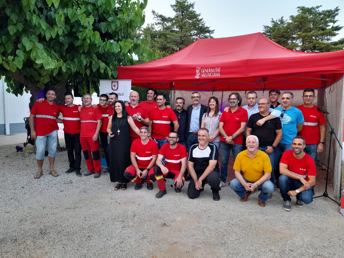 GVA Justicia y AAPP (@gvajusticia) on Twitter photo 🔥<a href="/ACIFAlcoi/">ACIF Alcoi</a> ha presentat el seu dispositiu contra incendis per a este estiu.
🏅El SA de Seguretat i Emergències, José María Ángel, ha entregat distincions de Protecció Civil a <a href="/GVAbforestals/">Servei Bomber(e)s Forestals GVA</a> i voluntaris d'esta agrupació per la seua actuació en els #IIFF de Vall d'Ebo i Bejis. 🔥<a href="/ACIFAlcoi/">ACIF Alcoi</a> ha presentat el seu dispositiu contra incendis per a este estiu.
🏅El SA de Seguretat i Emergències, José María Ángel, ha entregat distincions de Protecció Civil a <a href="/GVAbforestals/">Servei Bomber(e)s Forestals GVA</a> i voluntaris d'esta agrupació per la seua actuació en els #IIFF de Vall d'Ebo i Bejis.