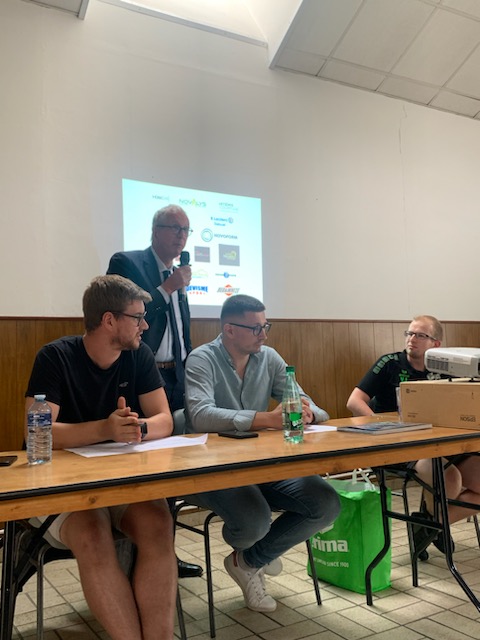 olivier jardé (@olivierjarde) on Twitter photo Assemblée générale du club de Handball de #salouel Bravo à Damien Czaban président pour ses 221 membres et ses résultats régionaux <a href="/darragon_franck/">Darragon Franck</a> <a href="/MargauxDeletre/">Margaux Delétré</a> Assemblée générale du club de Handball de #salouel Bravo à Damien Czaban président pour ses 221 membres et ses résultats régionaux <a href="/darragon_franck/">Darragon Franck</a> <a href="/MargauxDeletre/">Margaux Delétré</a>