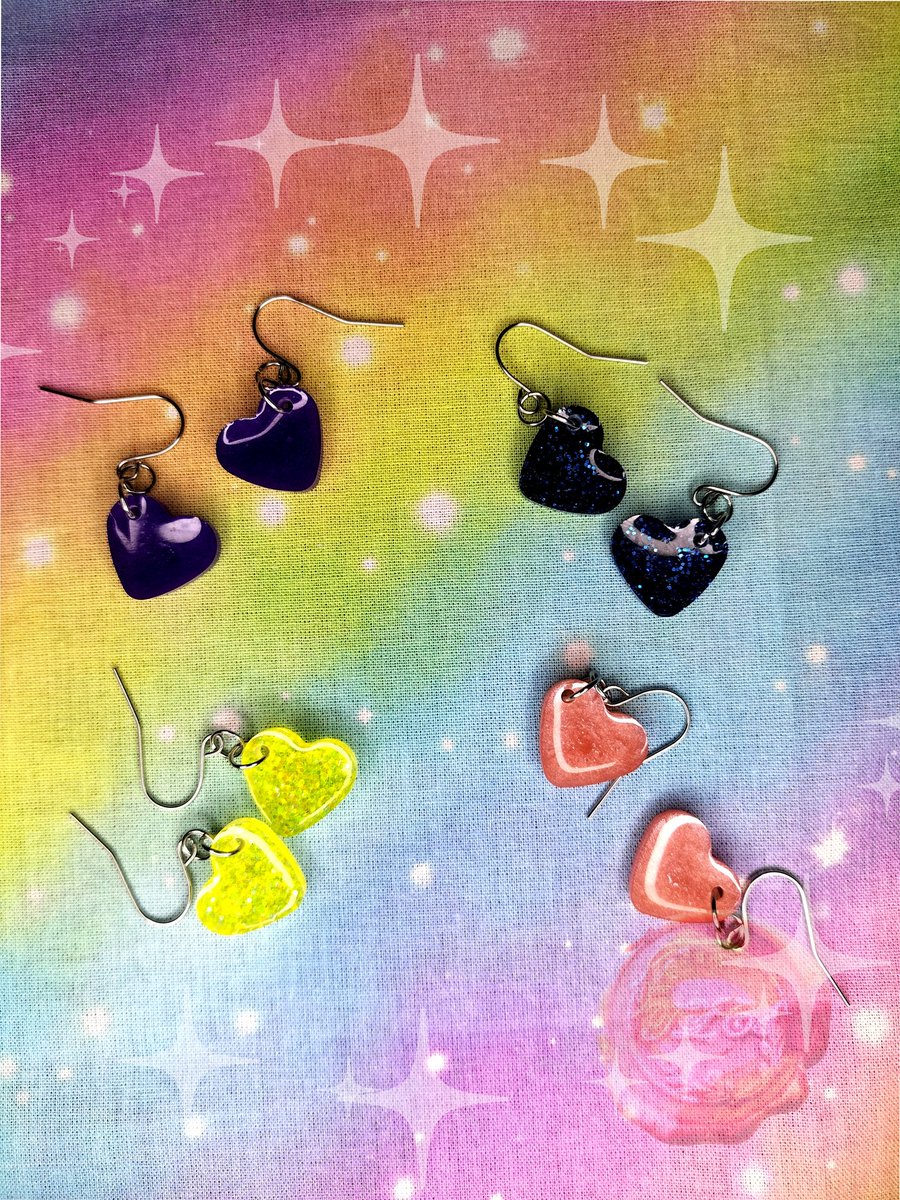 TLC_Artistique's tweet photo. Good morning!

Heart resin earrings are available on my Etsy shop ❤️ They come in pink, purple, yellow glitter or blue glitter ✨

https://t.co/WoeSkmRBHA 

#hearts #resin #handmade #etsy #jewellery #glitter #earrings https://t.co/gQKLmDA8F1