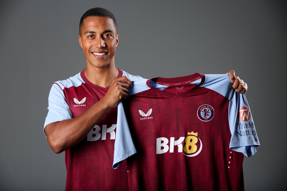 Aston Villa unveiling Youri Tielemans as new signing, completed weeks ago — here’s Belgian midfielder in Villa shirt. 🟣🔵👕 #AVFC Next one: Pau Torres, but next week and not this weekend.