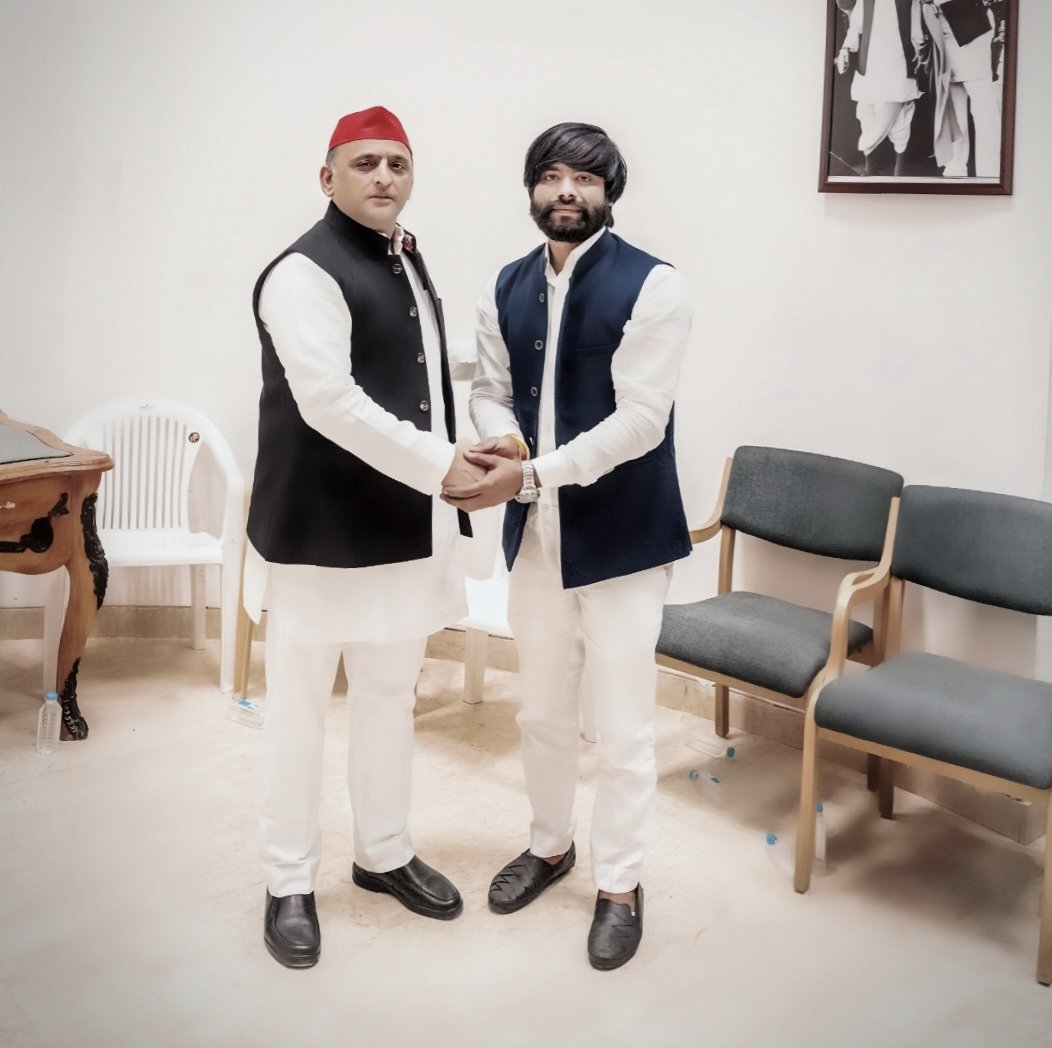 Ashutosh Rana (@raanashutosh) on Twitter photo देश के करोड़ों छात्र नौजवानों , किसानों , पिछड़े , अल्पसंख्यक , अनुसूचित और दलितों की उम्मीद और विश्वास के केंद्र समाजवादी पार्टी के राष्ट्रीय अध्यक्ष आदरणीय श्री अखिलेश यादव जी को जन्मदिन की शुभकामनाएँ व हार्दिक बधाई ।
<a href="/yadavakhilesh/">Akhilesh Yadav</a> <a href="/samajwadiparty/">Samajwadi Party</a> देश के करोड़ों छात्र नौजवानों , किसानों , पिछड़े , अल्पसंख्यक , अनुसूचित और दलितों की उम्मीद और विश्वास के केंद्र समाजवादी पार्टी के राष्ट्रीय अध्यक्ष आदरणीय श्री अखिलेश यादव जी को जन्मदिन की शुभकामनाएँ व हार्दिक बधाई ।
<a href="/yadavakhilesh/">Akhilesh Yadav</a> <a href="/samajwadiparty/">Samajwadi Party</a>