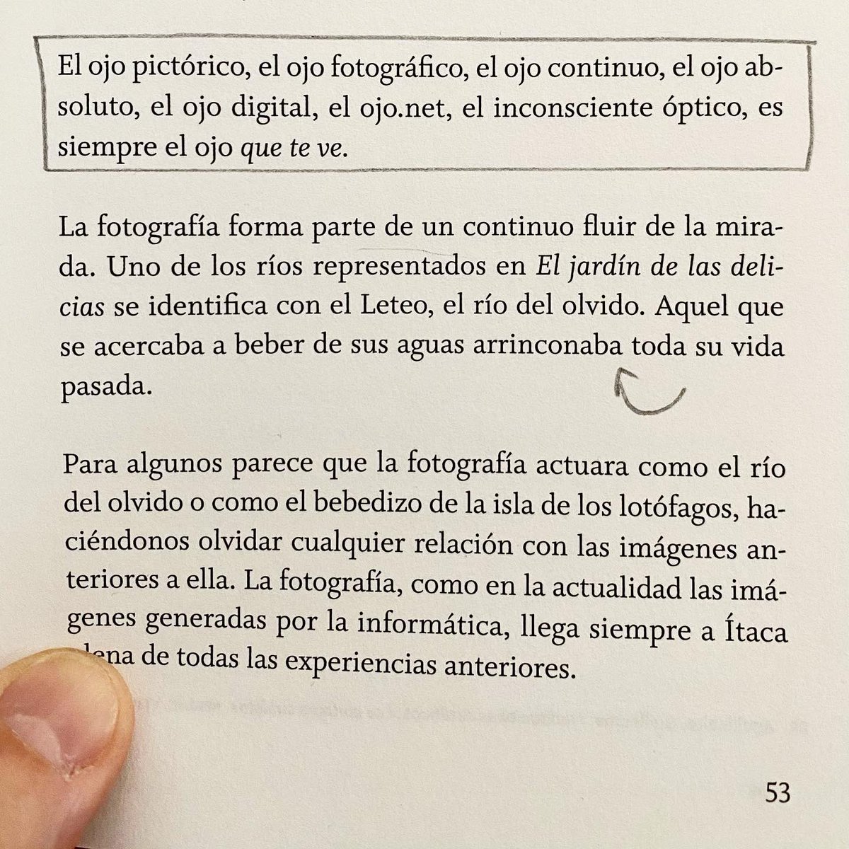 “Lo que se transforma es nuestra forma de relacionarnos con las imágenes y con el mundo “. Este libro contra la muchos de los usos (y abusos) de la fotografía, planteado como apología de la mirada creadora, creativa y libre, es una maravilla ✏️ @_clavoardiendo <a href="/CarmenDalmau1/">Carmen Dalmau</a>