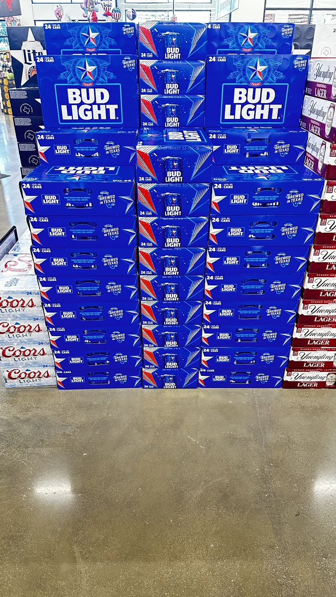 Dogs_are_First's tweet photo. @MAGAMichelleS69 @budlight Easiest job in the store 
Just need to dust them off once in a while https://t.co/Ts0Nr5l46V