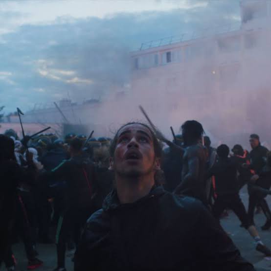 Geçen yıl Fransa'da gösterilen bir film: Athena… Cezayirli bir gencin polis tarafından öldürülmesinin ardından Fransa'da yaşanan kaos senaryosunu anlatıyor… 

Sinema kamuoyu mu oluştur yoksa yönlendirenlerin planlarını mi uygular?!..

Fransa’daki gelişmeleri bir de buradan