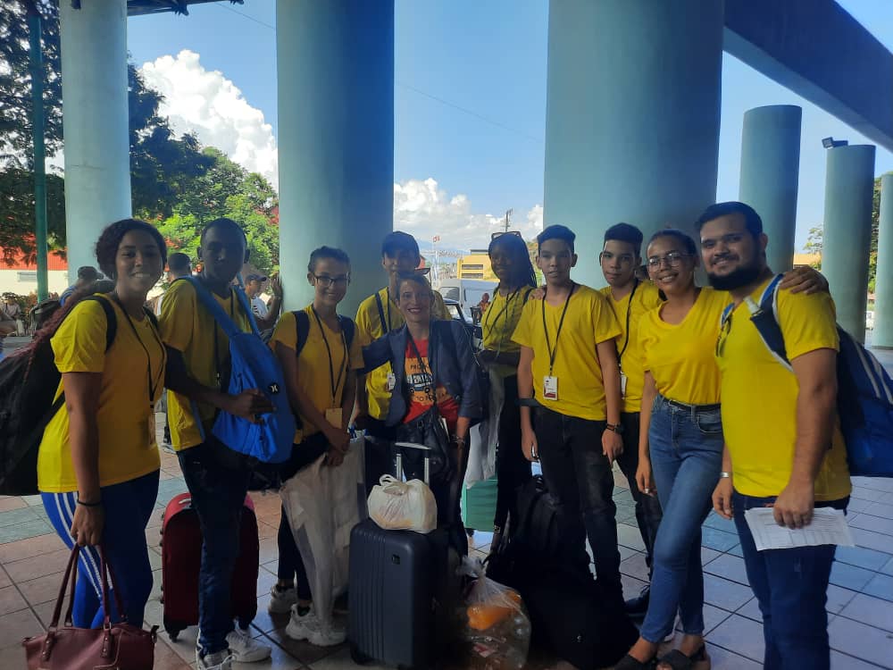 En el día de ayer partieron hacia la capital, delegados de la provincia de #SantiagoDeCuba al Seminario Juvenil de Estudios Martianos.  La <a href="/UOCuba/">Universidad de Oriente</a> se encuentra bien representada por estudiantes y profesores. Éxitos!