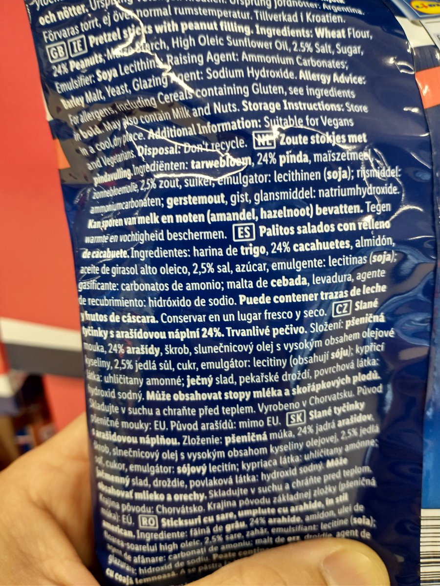 FmeloSistemas's tweet photo. En serio uno de los ingredientes de los palitos de pretzel es hidróxido de sódio? No había otra cosa que usar como agente de recubrimiento que destapacañerias? https://t.co/zcocR64SMS