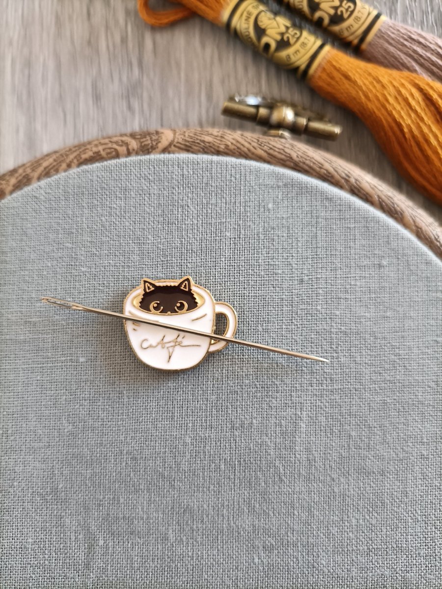botanical_craft's tweet photo. Needle minder cappuccino cat, Needle Keeper, needle magnet, magnetic, needle work supplies https://t.co/FWXdUcsyS8 #white #embroidery #yes #black #needleminder #needlestorage #needlemagnet #fridgemagnet #embroiderysupplies https://t.co/PcEq5ldwB9