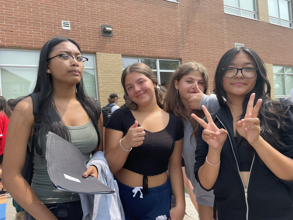 Passing the crosses to our SKs and bidding farewell to the Grade 8s &amp; Mme <a href="/breacorbet/">Brea Corbet (🍎) - DPCDSB Catholic Trustee</a>