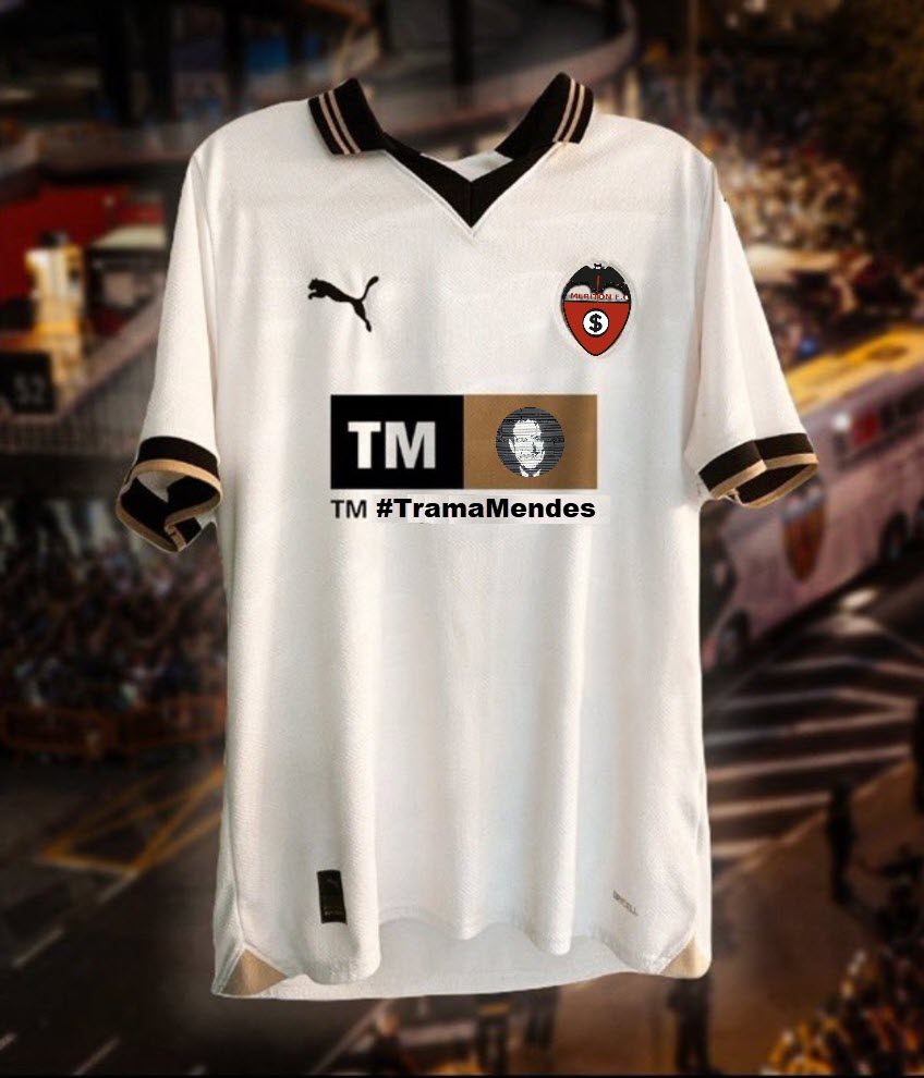 Salvattore_77's tweet photo. @pacopolit @esvaphane Entonces quedaría así la camiseta del #Meritoncf @valenciacf? https://t.co/w65XStekHJ