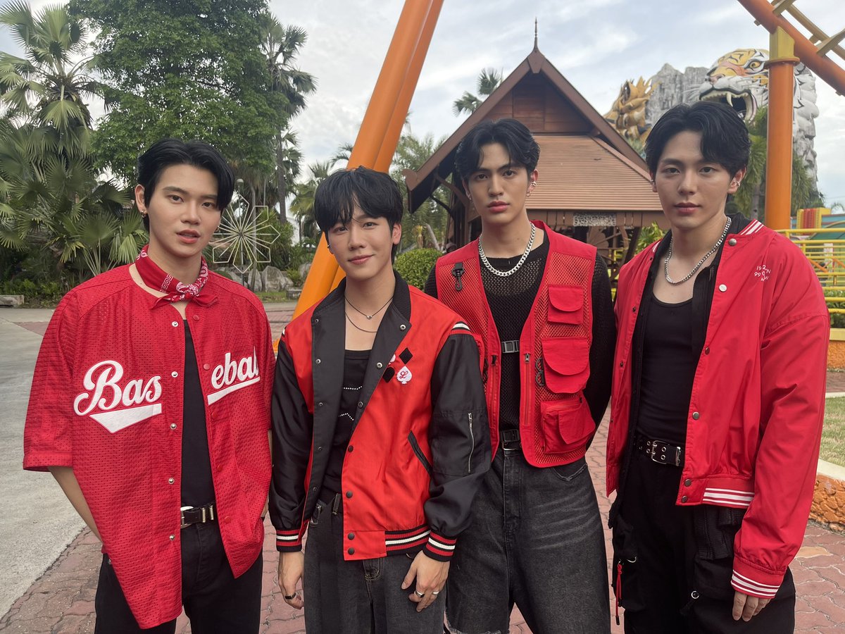 4 หนุ่มพร้อมแล้วครับผม 🤍🤍

#LaysMaxXyinwarupben
