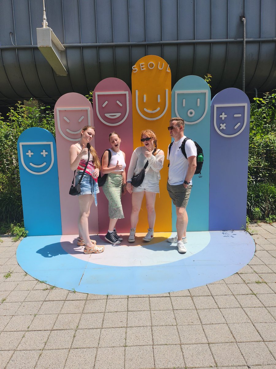 postgradart tweet media