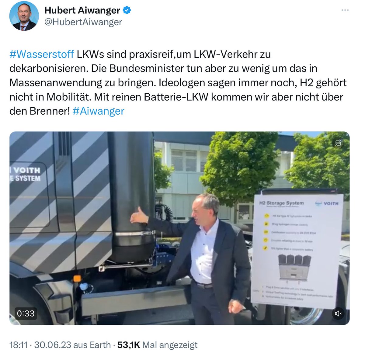 GobiWueste's tweet photo. Hubsi fährt eines von 100(!) Wasserstoffautos von BMW, mehr bauen sie nicht. Jetzt erzählt er, daß der Wasserstoff-LKW von MAN praxisreif sei. 

Der CEO von MAN sagt, daß dieses Fahrzeug nicht kommen wird und der Elektroantrieb unschlagbar ist!

Wer ist denn jetzt der Ideologe? https://t.co/cvHZfQTvDn