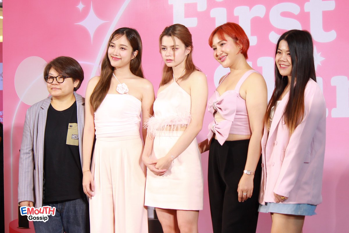 EM_Gossip's tweet photo. จัดใหญ่จัดเต็ม !!! #FARGER พา 2 สาว #ฟรีนเบค มาเอาใจแฟนๆ กันแบบใกล้ชิด พร้อมโปรโมชั่นสุดคุ้มในงาน  “Tops First to Shine”  แวะมาช้อปกันได้ ที่ลานโปรโมชัน C ชั้น 1 #CentralWestgate 💕 

#srchafreen #beckyangels 
#FargerxFreenBeckyFTS
#FIRSTTOSHINExFreenBecky
#FreenBecky #Tops #LOOKS 
#EveryDayDISCOVERY