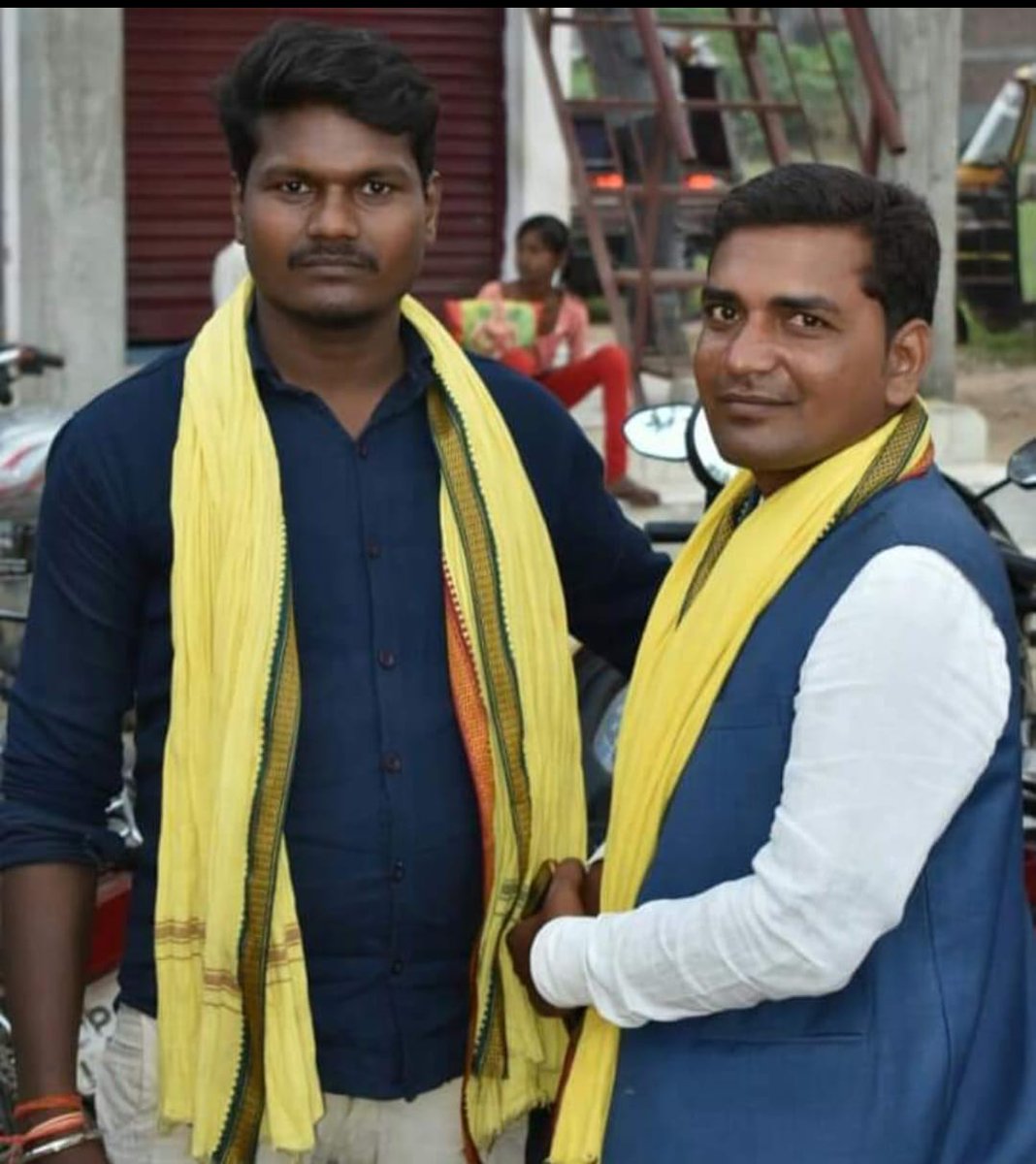 Harishrajbhar07's tweet photo. सुहेलदेव भारतीय समाज पार्टी के जिला प्रमुख महासचिव देवरिया के आदरणीय चाचा श्री @CS_Rajbhar जी के जन्म दिवस की ढेर सारी शुभकामनाएं, एवं बधाई।💐 ईश्वर की आशीर्वाद आप पर सदैव बनी रहे। #happybirthday https://t.co/9dAlCMmgVn