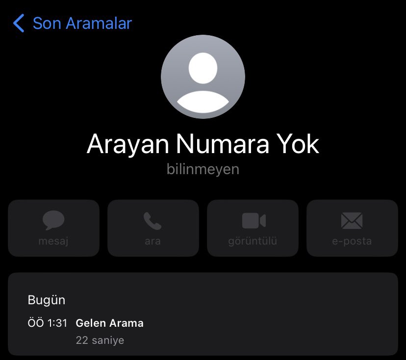 dün gece kulağıma sesi belli olmasın diye 22 saniye boyunca pepenin dedesine dönüşen eleman, valo oynuyodum diye suratına kapattım