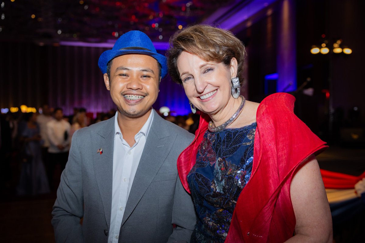 Ariestelo Asilo (@nutritelo) on Twitter photo I was very giddy here haha the ever gorgeous <a href="/USAmbPH/">Ambassador MaryKay L. Carlson</a> MaryKay Carlson ! You are the dancing queen, young and sweet, only seventeen! 🎶 Happy 4th of July! 🇺🇸#247thIndependence I was very giddy here haha the ever gorgeous <a href="/USAmbPH/">Ambassador MaryKay L. Carlson</a> MaryKay Carlson ! You are the dancing queen, young and sweet, only seventeen! 🎶 Happy 4th of July! 🇺🇸#247thIndependence