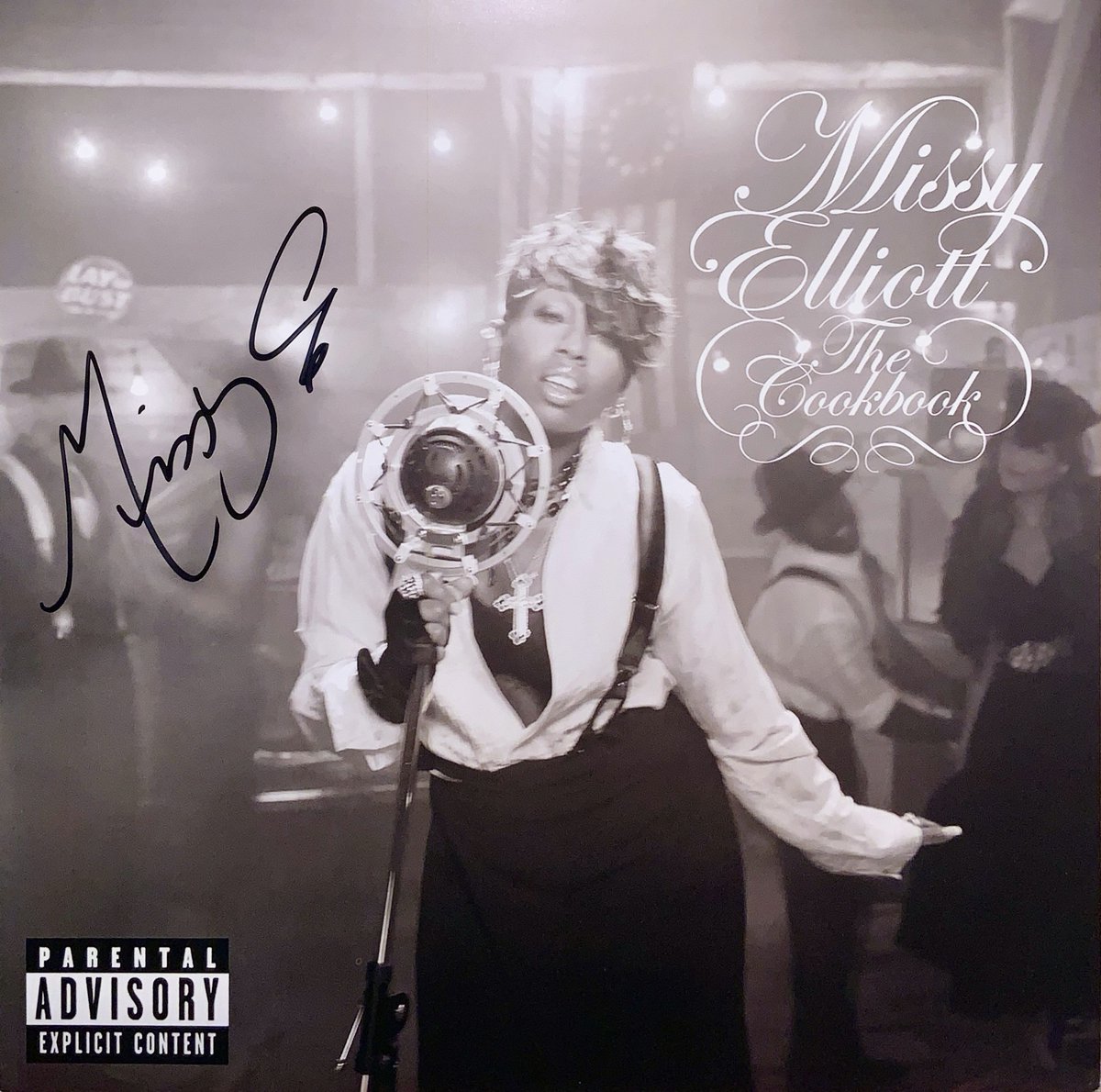 staytoonedfolks's tweet photo. Happy Birthday to hip-hop and cultural icon @MissyElliott! 🎂❤️
‘The Cookbook’ Double Vinyl with album flat autographed by Missy is from our collection.
#MissyElliott #SupaDupaFly #DaRealWorld #MissESoAddictive #UnderConstruction #ThisIsNotATest #TheCookbook #RespectME #Iconology https://t.co/jnqf0uHQ0v