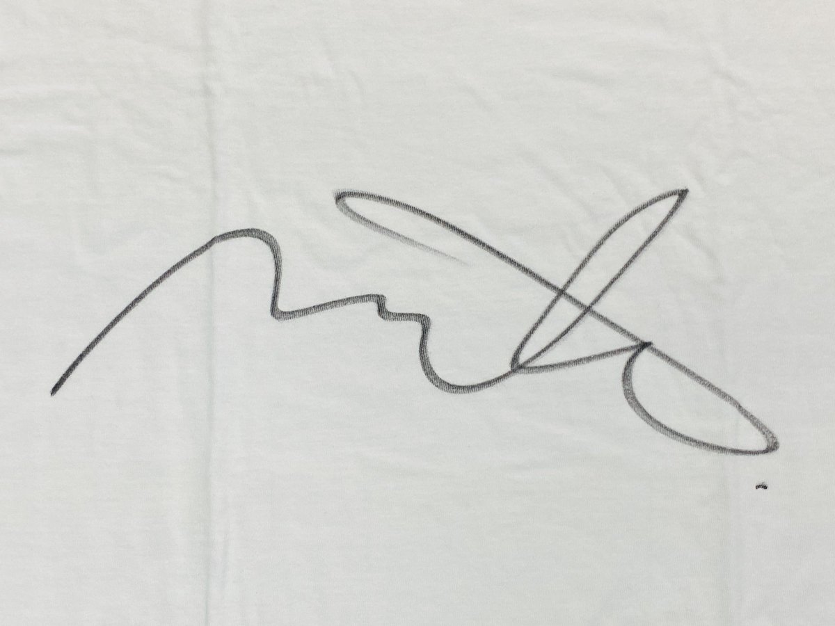 milet_sushi's tweet photo. 3日ぶりに家に帰ったら武道館の再販グッズが届いてて、箱が2箱?ロケエクさん何か入れ忘れたの?うっかりさんだな😂って思ってたらサイン入りTシャツ当たってた😭😭😭
ありがとうございます!
大切にします🙏✨
#milet #miles
#ロケエク #RED69
@milet_music https://t.co/LTksJM6r7q