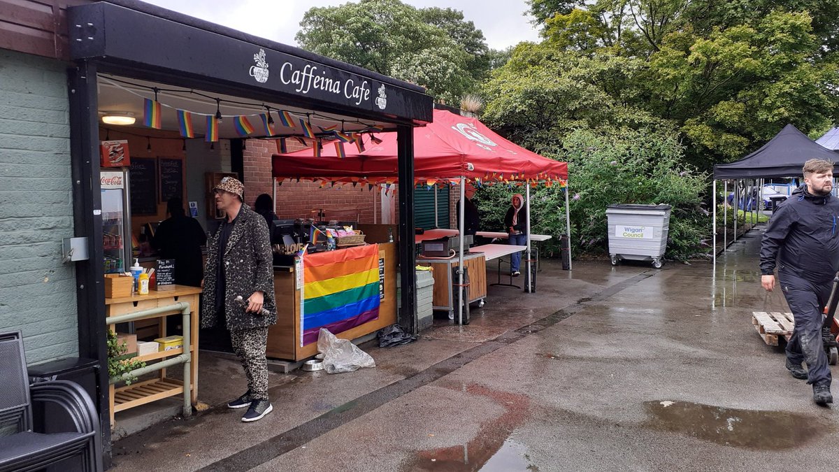 #PenningtonPark  leigh settings up this morning for #prideinthepark #Pride2023 12 noon til 9pm