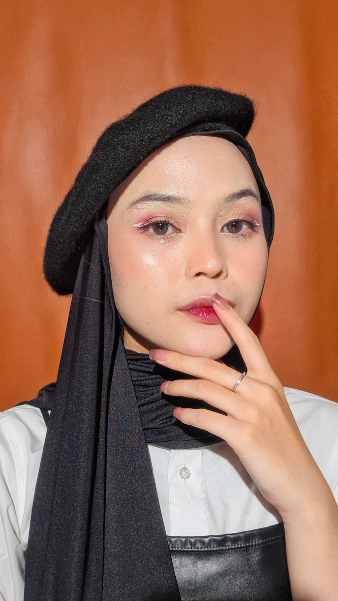 purplechiiz's tweet image. annyeong^^
mau berbagi sedikit tutorial hihi~

gimana cara aku bikin eyelook ini `♡~

#racuninmakeup #makeuptutorial #makeuptutorials #makeupaddict #makeuptips #makeuphacks