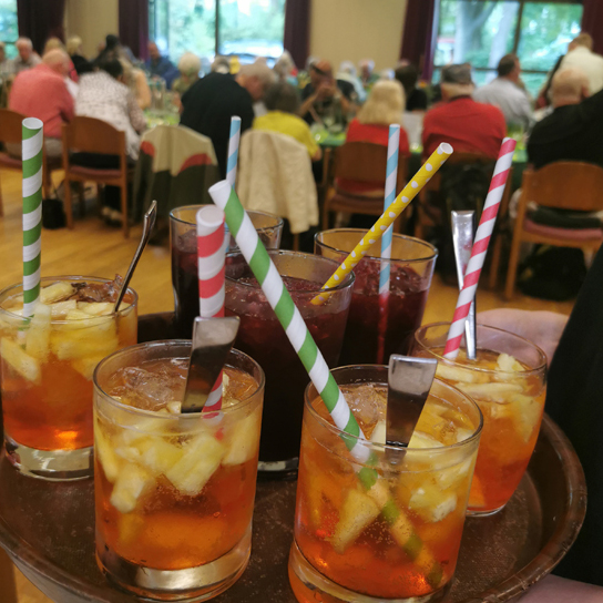 Wir haben gestern mit allen, die sich ehrenamtlich im und für den ABSV engagieren, ein fröhliches Sommerfest gefeiert. Unser Vorsitzender <a href="/Guenzel_berlin/">Joachim Günzel</a> hat allen gedankt und besonders verdienstvolle Mitglieder geehrt.
#Ehrenamt #Selbsthilfe #blind #sehbehindert