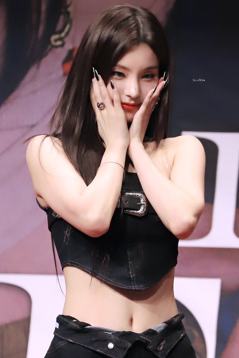 SignbYeji277's tweet photo. -

예지 MBTI 검사하면 Cute 나온다며

#있지 #ITZY #예지 #YEJI https://t.co/kAHURJyyCk