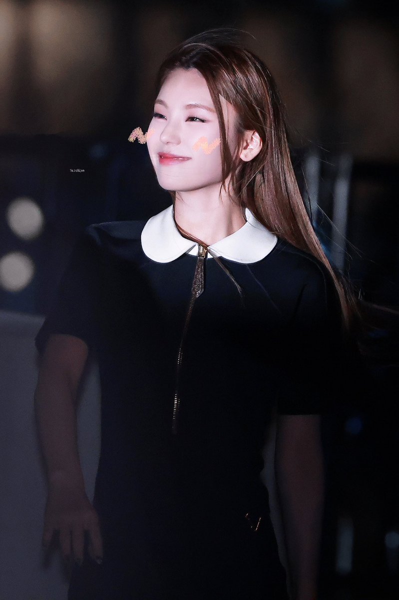 SignbYeji277's tweet photo. -

예지 MBTI 검사하면 Cute 나온다며

#있지 #ITZY #예지 #YEJI https://t.co/kAHURJyyCk