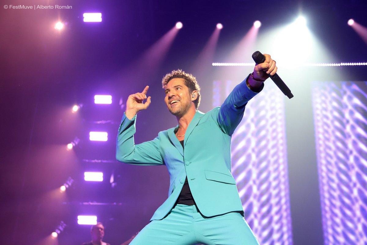 FestMuve's tweet photo. EN DIRECTO | @davidbisbal ofreció este viernes un enérgico concierto dentro de su gira 'Me siento vivo. Tour 2023', en otro espectáculo de FestMUVE 2023. El artista almeriense presentó las canciones de su nuevo trabajo y repasó sus grandes éxitos

📸 @tiopetos https://t.co/lcIkcsxZlQ