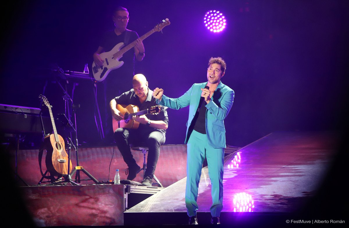 FestMuve's tweet photo. EN DIRECTO | @davidbisbal ofreció este viernes un enérgico concierto dentro de su gira 'Me siento vivo. Tour 2023', en otro espectáculo de FestMUVE 2023. El artista almeriense presentó las canciones de su nuevo trabajo y repasó sus grandes éxitos

📸 @tiopetos https://t.co/lcIkcsxZlQ