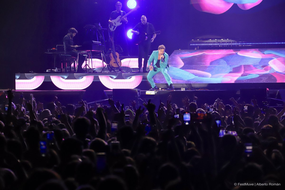 FestMuve's tweet photo. EN DIRECTO | @davidbisbal ofreció este viernes un enérgico concierto dentro de su gira 'Me siento vivo. Tour 2023', en otro espectáculo de FestMUVE 2023. El artista almeriense presentó las canciones de su nuevo trabajo y repasó sus grandes éxitos

📸 @tiopetos https://t.co/lcIkcsxZlQ