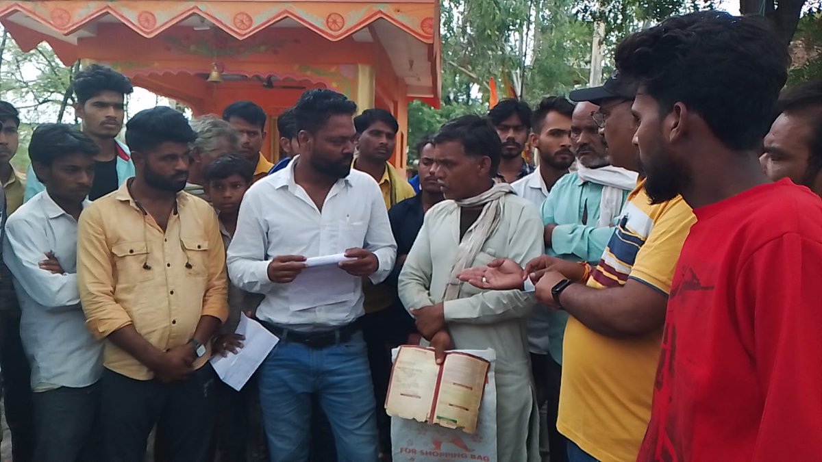 भोपाल-नजीराबाद थाना अंतर्गत ग्राम कनेरा की आदिवासी बेटी ज्योति को 20 जून 2023 को पिता का आरोप है,बेटी को क्षेत्र के दबंगो द्वारा अगुवा कर लिया है।
थाना पुलिस द्वारा पीड़ित पिता को राजीनामा करने व पीड़ित को दबंगो द्वारा जान से मारने की धमकियां देकर अन्य आरोपियो के नाम हटवाएं गये।