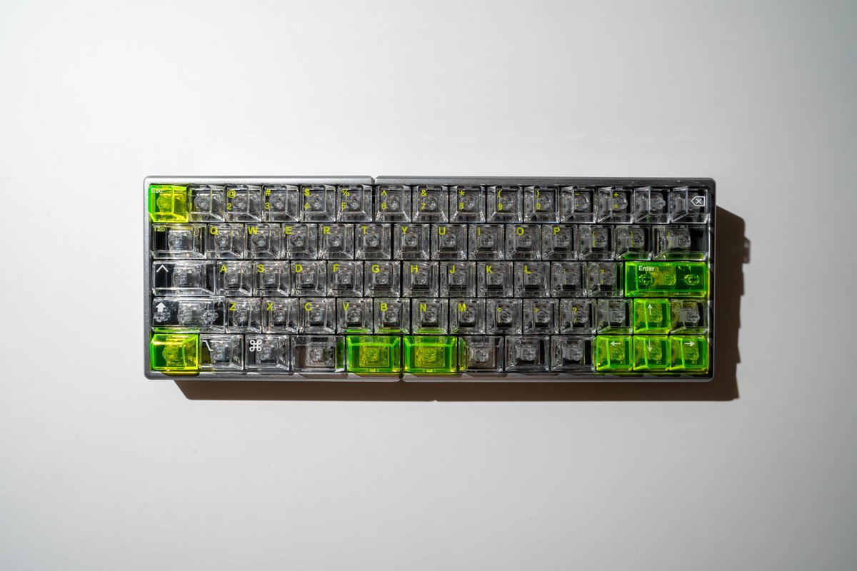Mil_Keyboard's tweet image. Guide68のトレイケースをオーロラからメタリックシルバーへ模様替え。

#Guide68 #mechanicalkeyboard