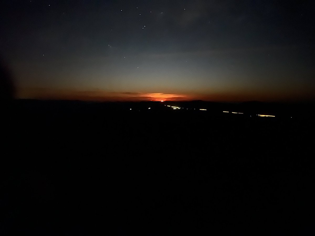 jfaherty's tweet photo. Moonset. #lifeatlco https://t.co/lCAG0NkiQ4