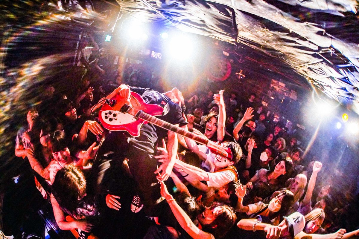 BYLINZIBOYZEB's tweet photo. 6月30日(金)

#バイリンジボーイ pre.「l LOVE YOUを歌いに行くぜツアー」
@下北沢SHELTER

来てくれたみんなありがとう👊
ツアー終了！これが3人での最後のステージでした‼️
全て出し切った！！

貴志またな！

これからの俺達もよろしく！！

photo by @akaikai_69 https://t.co/B6Zo5c5FeV
