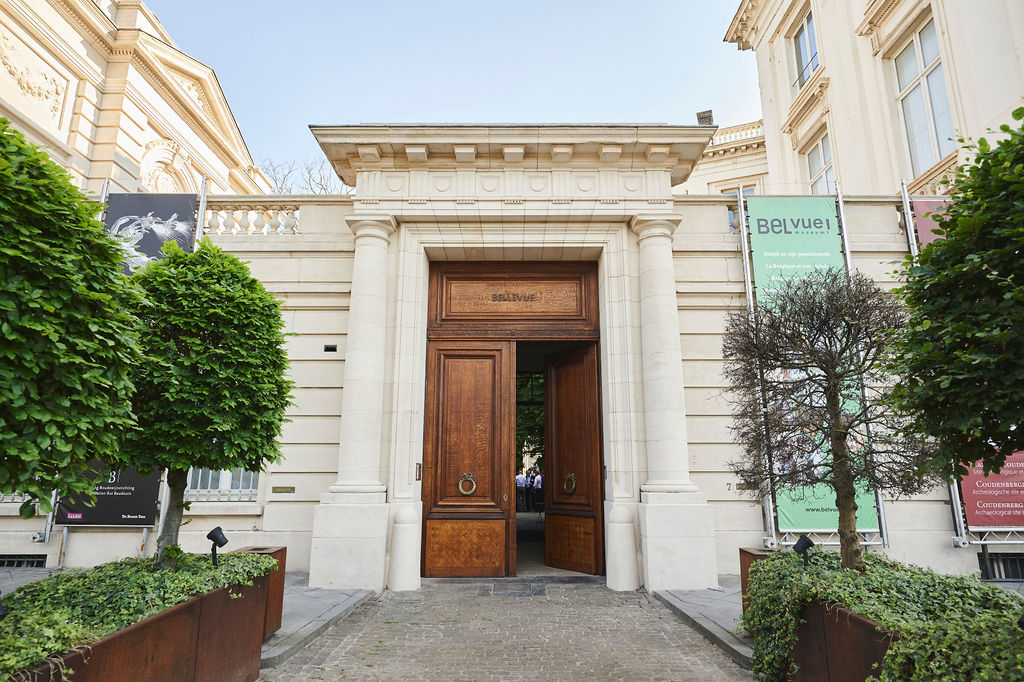 Hey there! We have some exciting news for you. We are thrilled to announce that we are offering a 50% discount on all our tickets from 5 to 7 PM every day during the summer. Yes, you heard it right! It's time to enjoy culture and the summer! ☀️