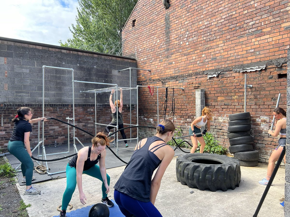 Ladies only session at 10 am on Saturdays smashing the outdoor circuit @asgharlab @FarleyLabour @nkele_manaka @BoxingLeeds