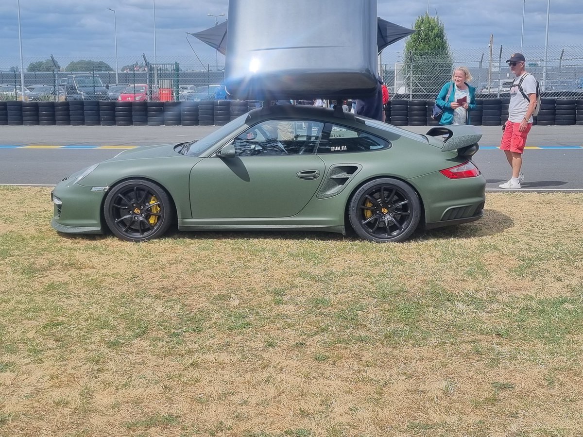 Porsche camping Le Mans...

It's on another level!!!

#LeMansClassic