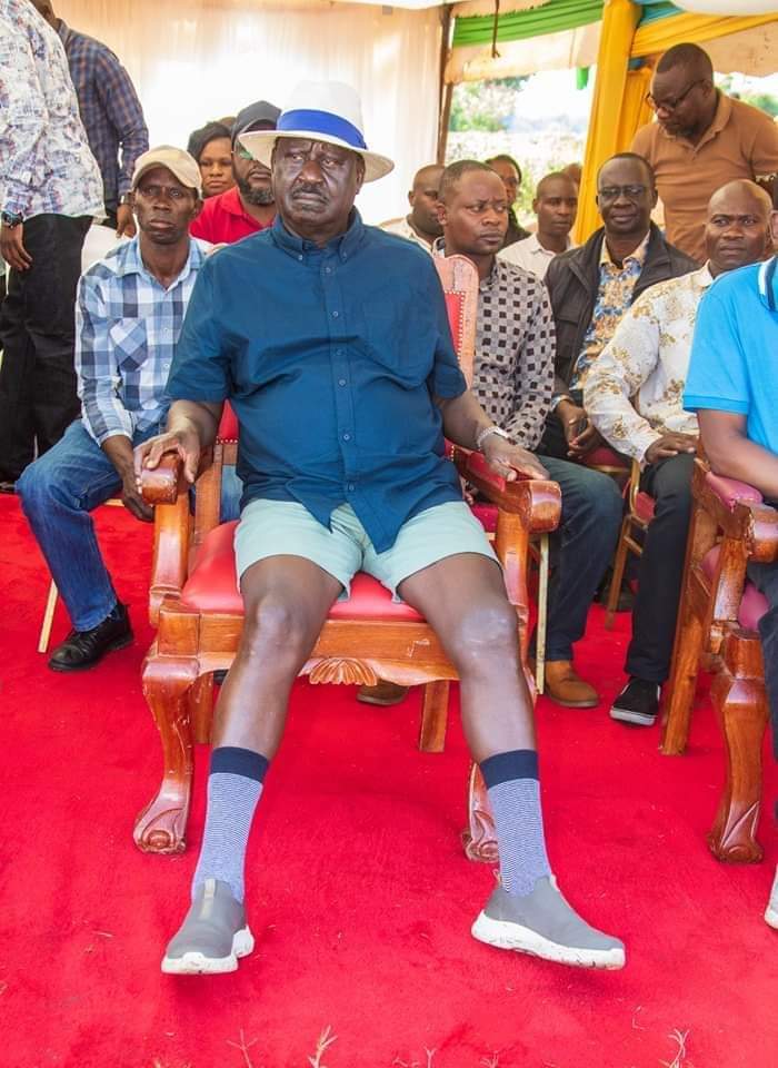 Lakini who designs Raila Odinga's clothes ? 😂😭