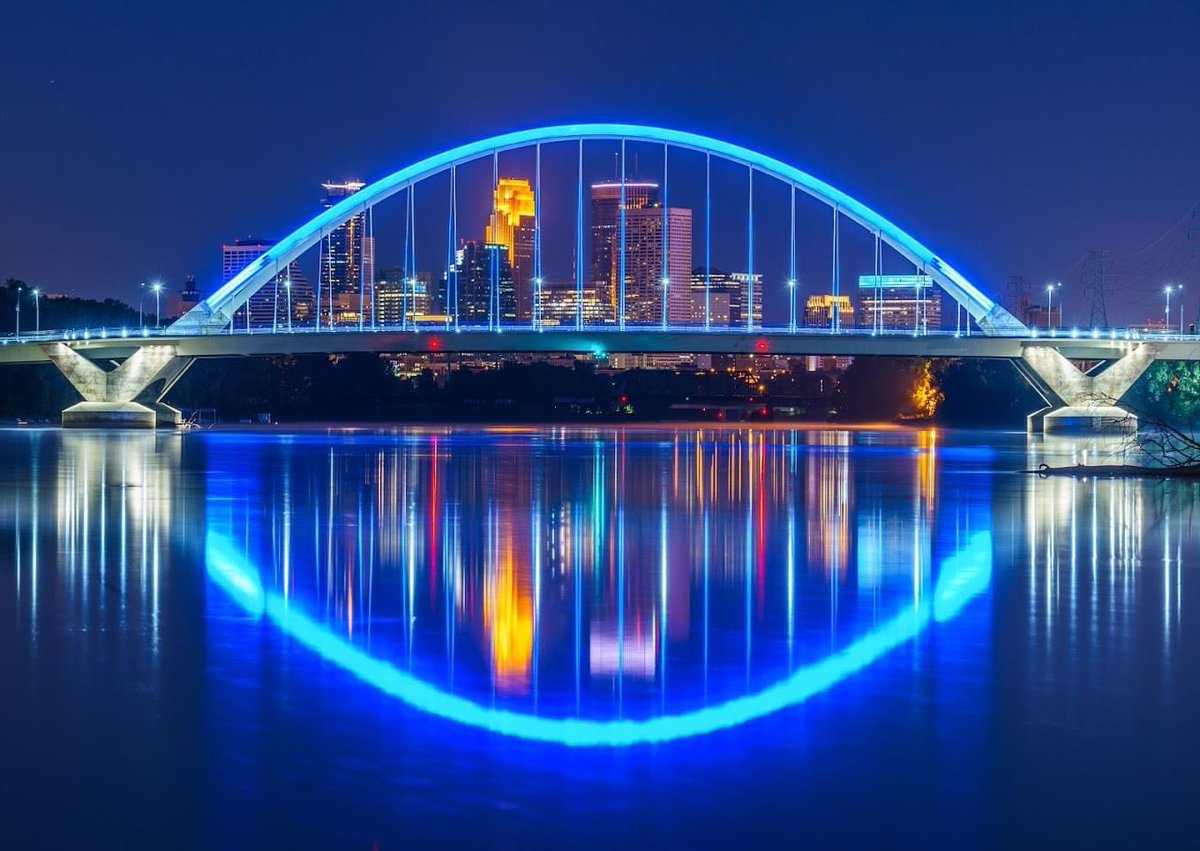 hooyoanisa's tweet photo. In honor of Somali Independence Day, Minneapolis turns Blue 🇸🇴. What a proud day. Thank you councilman Jamal Osman for making it possible. https://t.co/1VoWLCw8KJ
