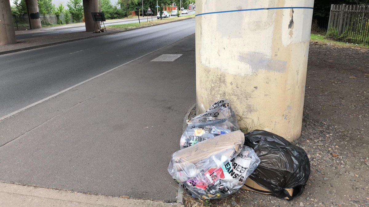 Richard's on a roll today. He's #litterpicked the #walsallroad.

More #litter removed off the streets of #westbromwich.

#thankyou Richard 

#adoptastreet #partofthesolution #volunteersareawesome @SercoESUK @sandwellcouncil