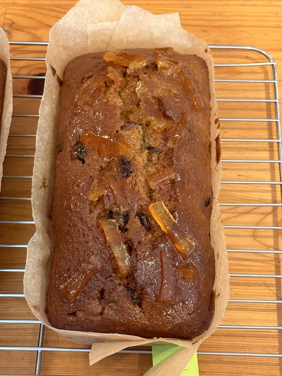 beans_intheoven's tweet photo. @MonCre_Tokyo Baked marmalade loaf cake today! Thank you very much for putting a lot of orange peel bits on the cake. It looks yummy! 
Have a safe and comfy flight back home, Stacey san! https://t.co/cBQTxjBPLb