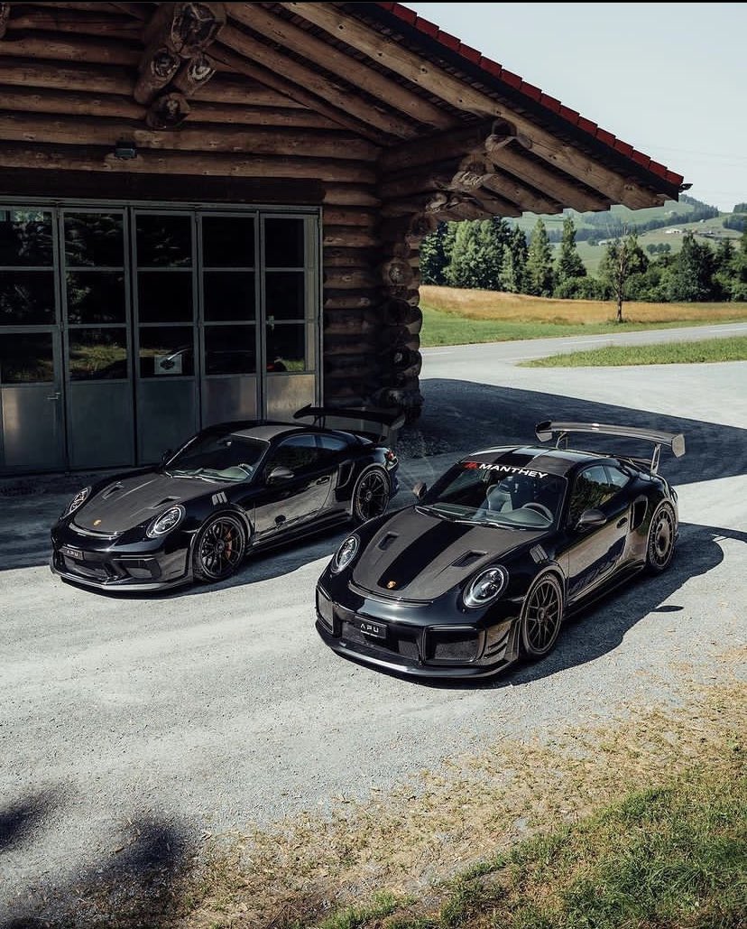 Look at this pair, 991.2 GT3RS & GT2RS MR all in black🖤🖤🥷🏻