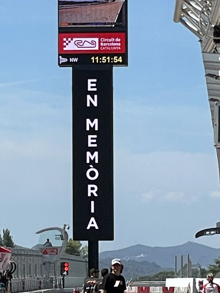 RicardJove's tweet photo. Emotivo minuto de silencio en memoria de Josep Maria Folch y Raül Torres justo antes de darse la salida de las 24 Hores @Circuitcat_es https://t.co/03W9j7qlIe