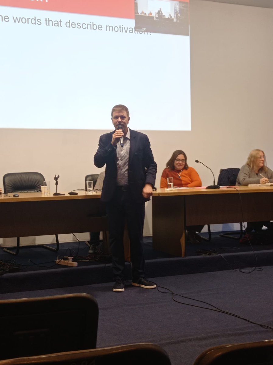 whoanseeto's tweet photo. Hoy profesores y alumnos de @ANEP_Uruguay reunidos en IPES para una de las últimas presentaciones de los Dres Tonks y Nieto. @FulbrightUY https://t.co/9FgfOPDjOF