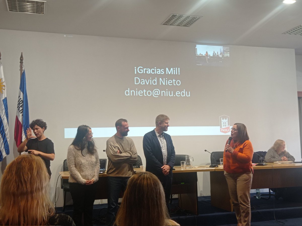 Hoy profesores y alumnos de <a href="/ANEP_Uruguay/">ANEP</a> reunidos en IPES para una de las últimas presentaciones de los Dres Tonks y Nieto. <a href="/FulbrightUY/">Fulbright Uruguay</a>