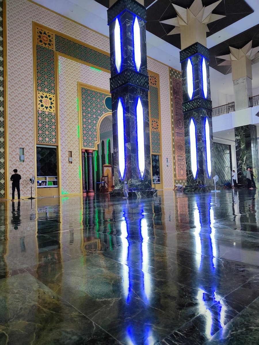 I'm at Masjid Agung Baitul A'la (Giok) Nagan Raya in Suka Makmue, Nagan Raya, Aceh swarmapp.com/c/hBKlzHYkeST
