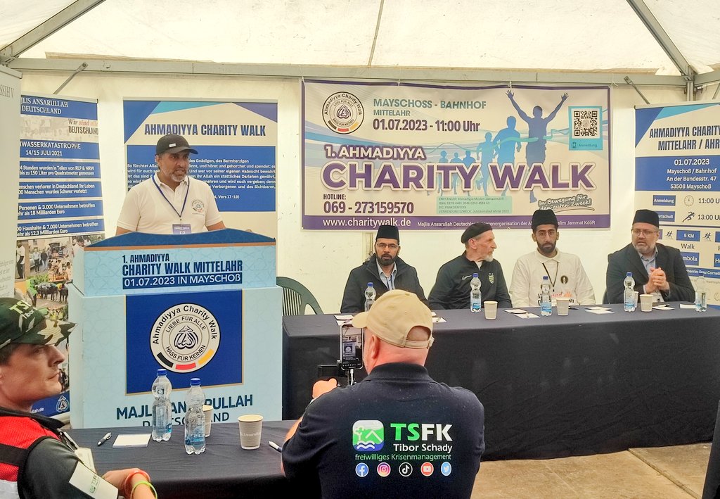 ansarullahDe's tweet photo. Pressekonferenz mit National Amir Sb. (Bundesvorsitzender der @AhmadiyyaDE) auf dem #Charitywalk #Mittelahr https://t.co/3EZGhcmgMp