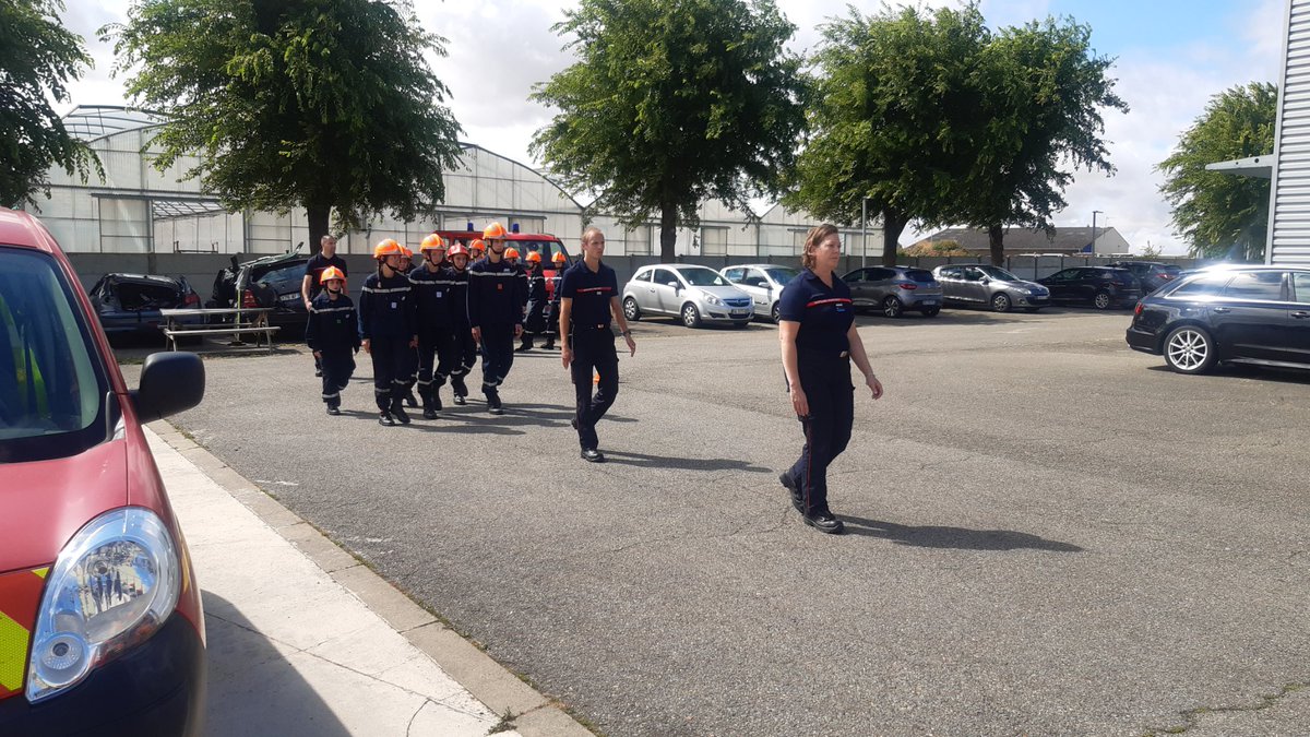 udsp28_officiel's tweet photo. Les JSP de @udsp28_officiel étaient réunis ce matin au CIS Lucé pour préparer le prochain défilé républicain de Chartres le #14juillet2023 #FeteNationale https://t.co/mf3zEnFLJj