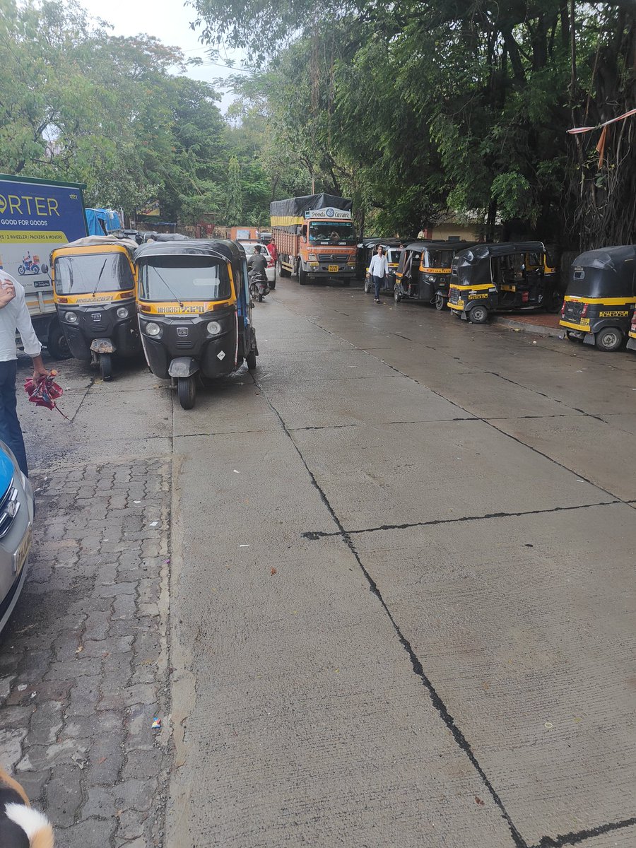 DrYashSaxena1's tweet photo. Sir
No action taken
Please explain
What is the meaning of stringent action?
Same truck in double parking autos tempos in triple parking.
School buses find difficult to come. Peak hours there's traffic jam
Parking on footpath people have to stand/walk on road
@MTPHereToHelp https://t.co/lwpfHs5gXl